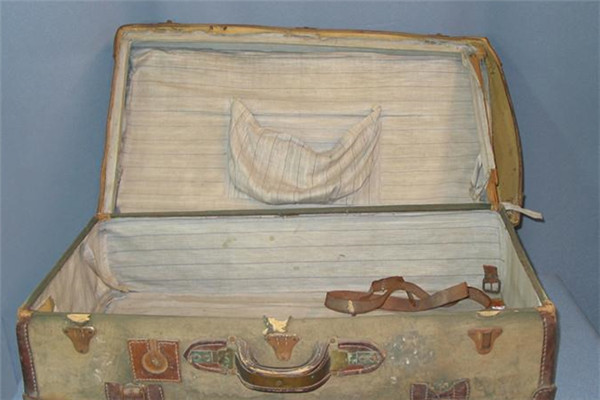 志愿軍副司令員洪學(xué)智使用的文件箱