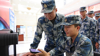 享受網(wǎng)絡(luò)便利、確保軍營(yíng)網(wǎng)絡(luò)安全，看看空軍這個(gè)師怎么做