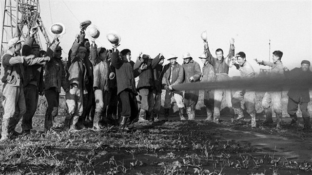 【百個(gè)瞬間說百年】1965，十年艱辛探索成就輝煌