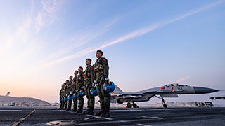 海天之翼 重器之魂——記海軍航空大學(xué)某基地艦載機飛行教官群體